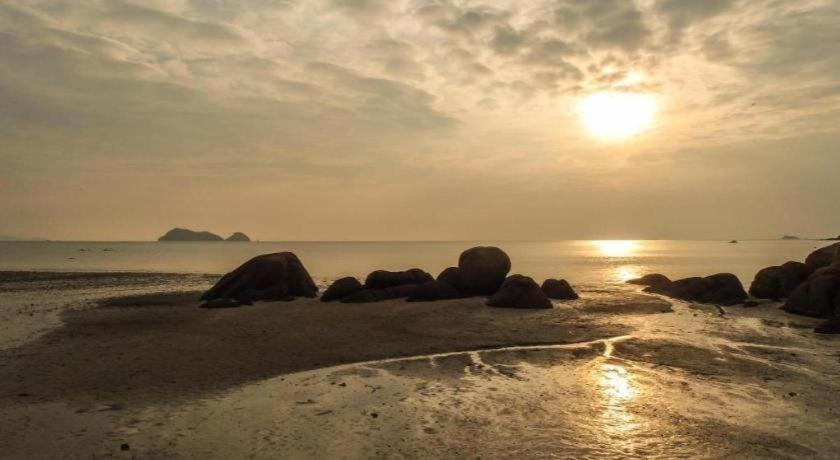 Grand Sea Beach Resort Hatrin Kültér fotó